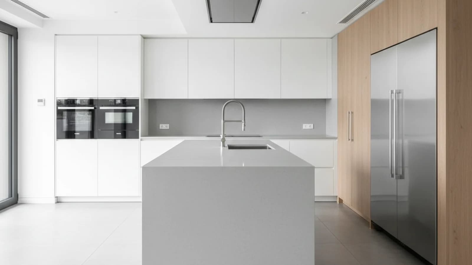 High-clutter interiors